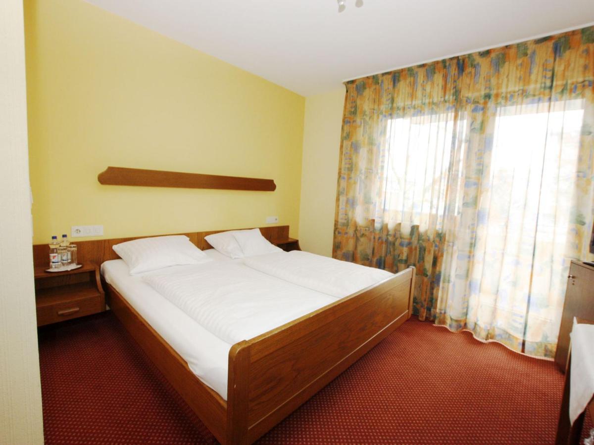 Hotel Baeren Garni 弗赖堡 外观 照片