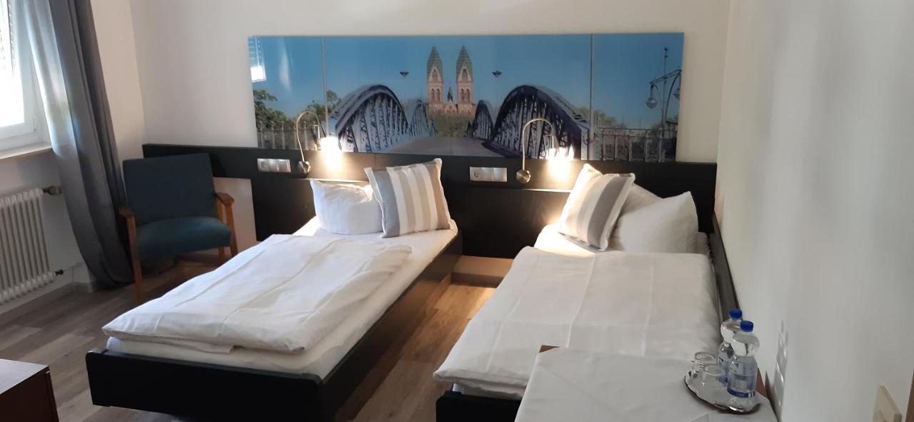 Hotel Baeren Garni 弗赖堡 外观 照片